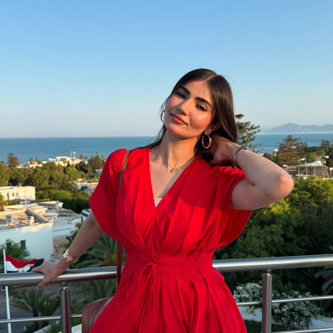 Lady in Red XENIA